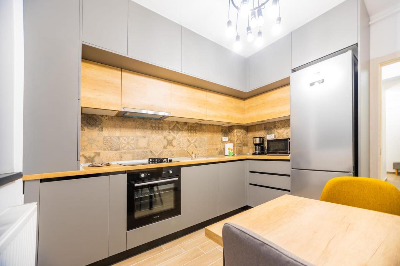 Brigitte Apartment Braşov Buitenkant foto